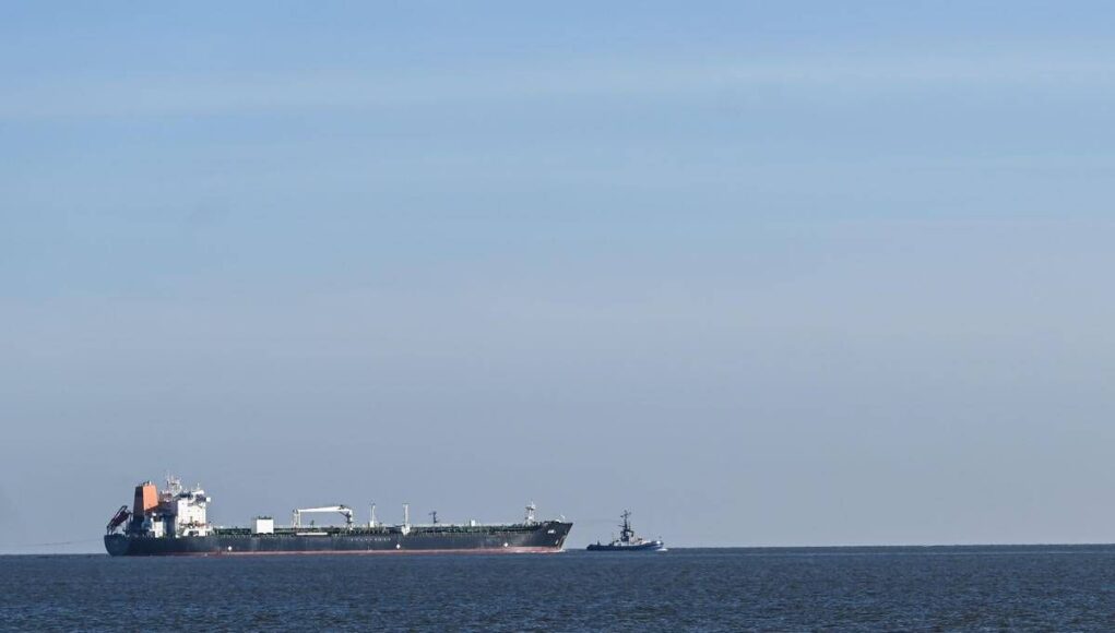 Venezuela, New York Times: “Petroliera inseguita da Usa rivendica protezione di Mosca”