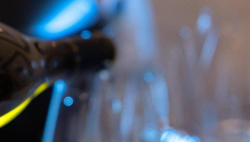 Vino tra piacere e rischi, l’immunologo: “Serve disciplina, massimo 1-2 bicchieri al giorno”