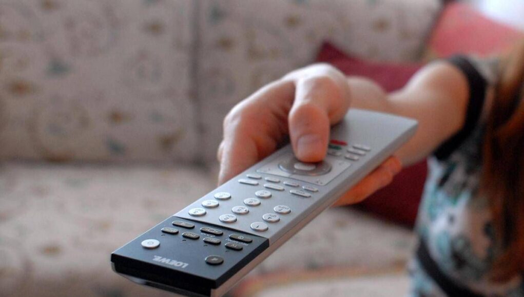 Ascolti tv, la replica di ‘Montalbano’ vince la prima serata con il 15,9%