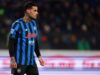 Atalanta-Roma, gol di Scalvini e Scamacca e doppio check Var tra le proteste giallorosse. Cos’è successo