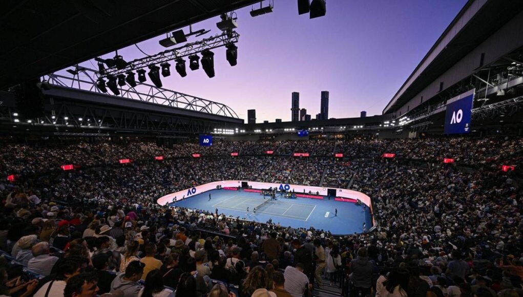 Australian Open, malore sugli spalti: interrotta Alcaraz-Paul