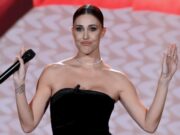 Belen Rodriguez, tra febbre e flebo: “Sono stata malissimo”. Poi, il commento sul vaccino