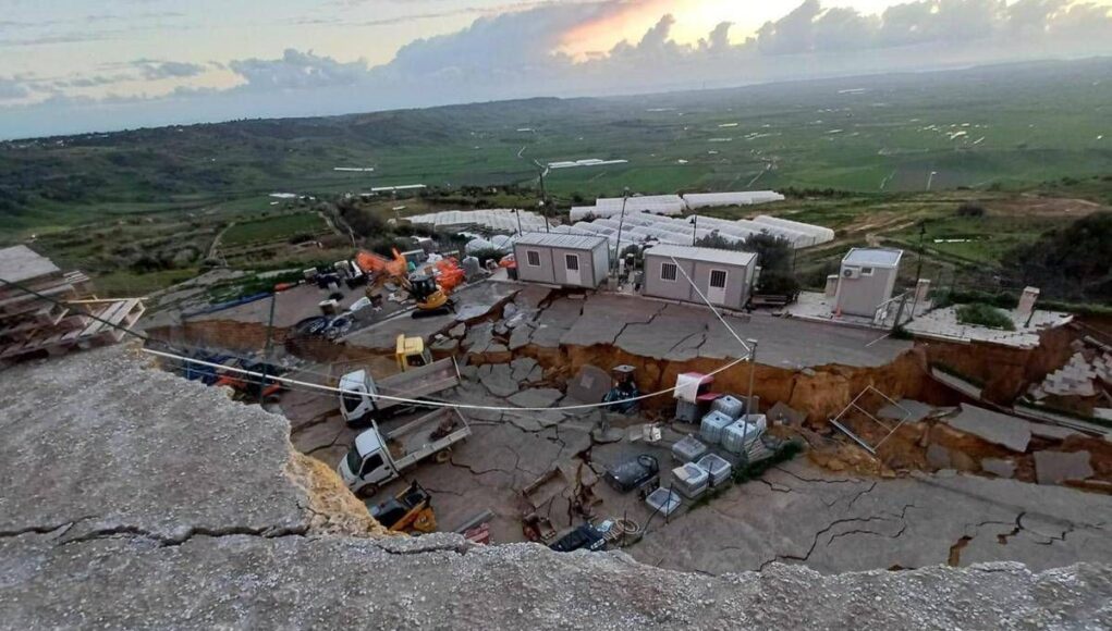 Frana a Niscemi, notte al Palasport per oltre 500 sfollati