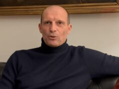 Fumo, Massimiliano Allegri firma per aumentare prezzo sigarette: “Fatelo anche voi”