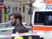 Incidente in corso Sempione a Milano tra mezzo Amsa e due auto: un morto e due feriti