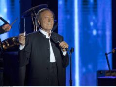 Julio Iglesias accusato di violenze sessuali, il cantante si difende: “La veritĂ verrĂ a galla”
