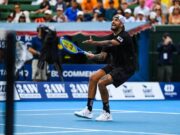Kyrgios eliminato in doppio agli Australian Open, ma non ci sta: “Le regole sono stupide”