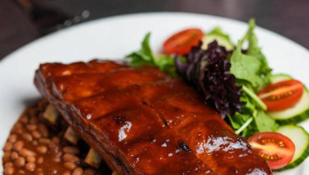 La carne di maiale ‘allunga la vita’ come i legumi, lo studio