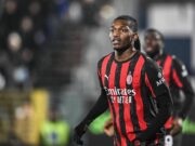 Leao vuole calciare il rigore, Allegri dice no: cos’è successo in Como-Milan