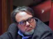 M5S, Carotenuto e gli occhiali smart alla Camera: “Non faccio video in Aula”