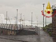 Maltempo, ciclone Harry flagella la Sicilia. Sindaco di Catania: “Restate a casa”