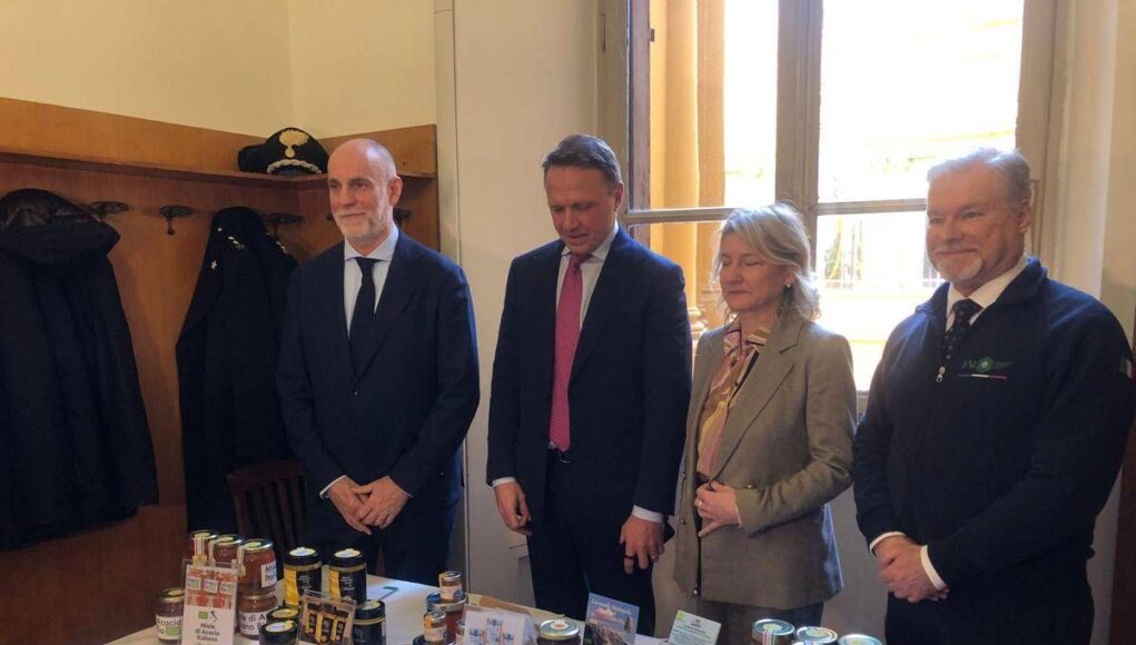 McDonald’s al fianco filiera del miele biologico italiano, 8 ton. in oltre 800 ristoranti