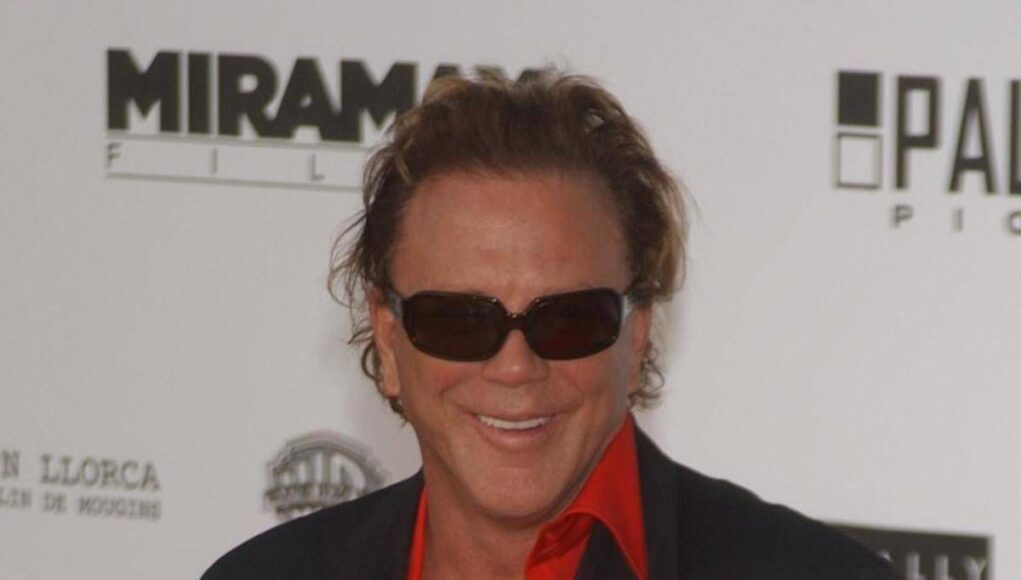 Mickey Rourke rischia lo sfratto e chiede aiuto ai fan: “Mi servono 59mila dollari”