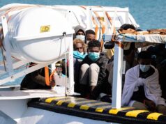 Migranti, ecco la nuova strategia Ue: ‘centri multifunzionali’ lungo le rotte