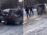 Minneapolis, agente spara e uccide donna in fuga sul Suv. Trump: “Si è difeso”