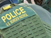 Minneapolis, il nuovo video. Vance: “L’agente è stato investito e ha sparato”