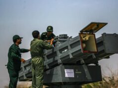 Missili, droni e sottomarini: l’Iran alza lo scudo contro Trump