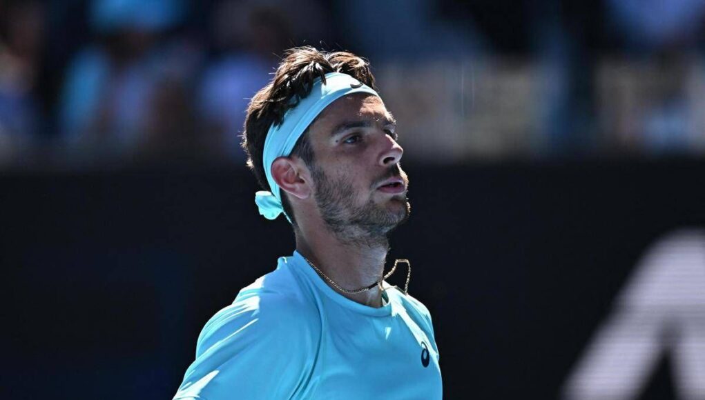 Musetti, problema fisico contro Djokovic: si ritira dagli Australian Open