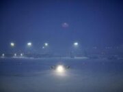 Neve e gelo in Francia, Parigi imbiancata: voli cancellati e trasporti nel caos