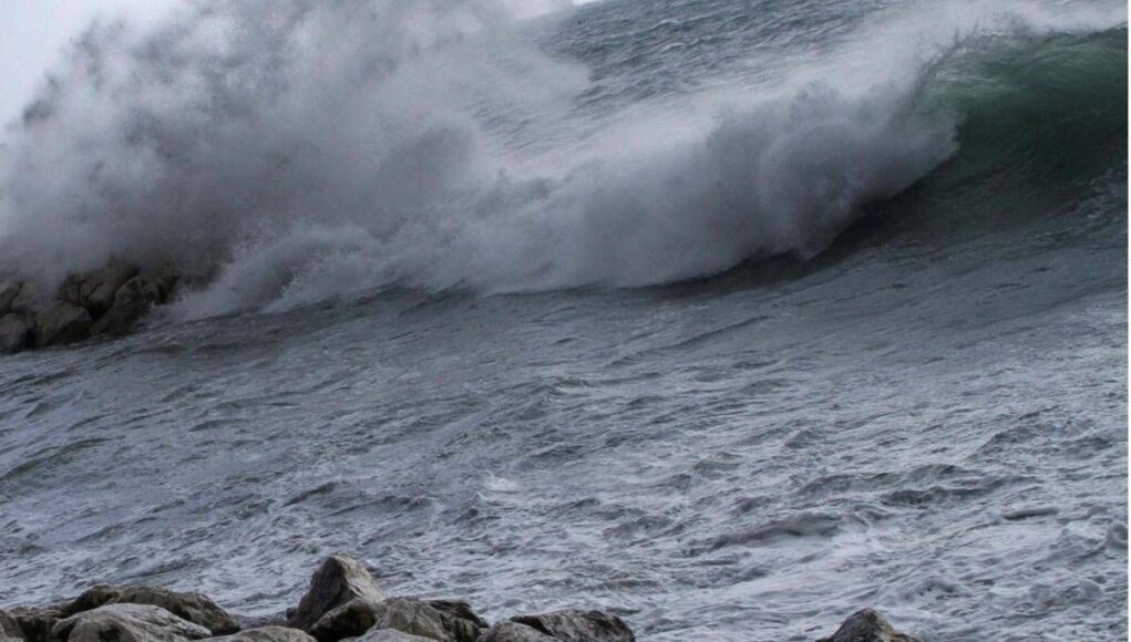 Nuova burrasca sull’Italia, niente gelo ma tanto vento e pioggia: le previsioni meteo