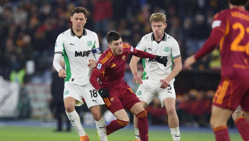 Roma-Sassuolo, rigore dato e poi revocato ai giallorossi. Cos’è successo