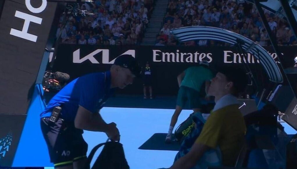 Sinner, problemi contro Spizzirri: crampi agli Australian Open