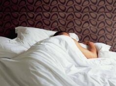 Sonno ‘medicina’ trascurata da over 60, non conta orario della sveglia ma bisogna dormire 7 ore