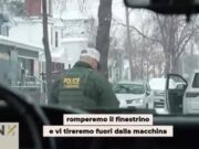 “Spacchiamo il vetro”, agenti Ice minacciano i giornalisti di In mezz’ora