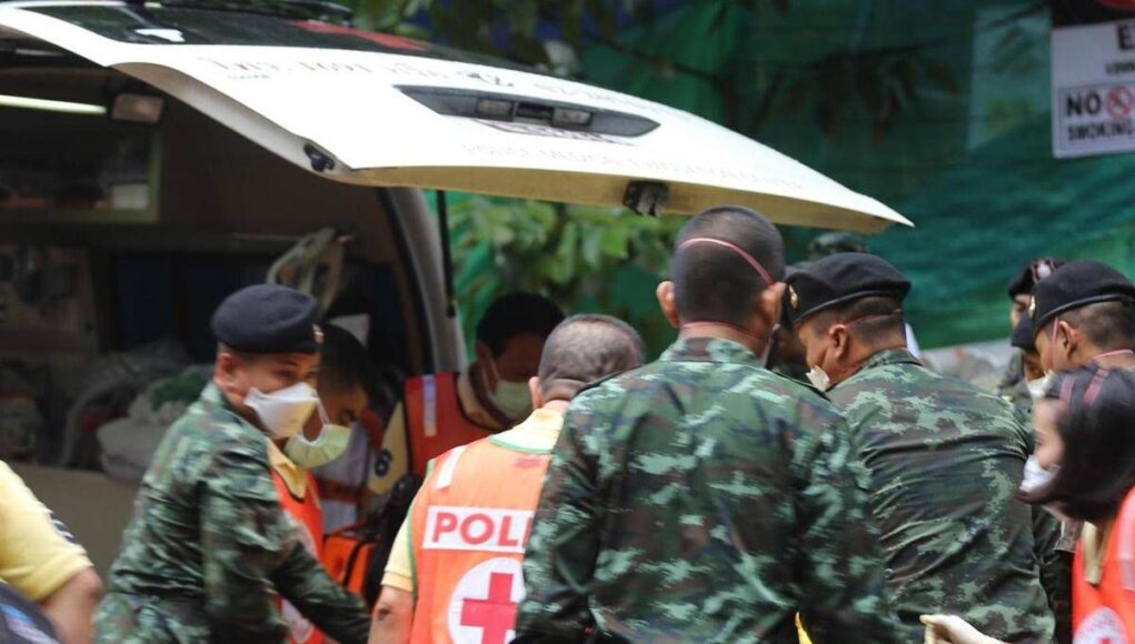 Thailandia, gru crolla e si schianta su un treno: 22 morti