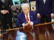 Trump pubblica i messaggi privati di Macron. Ma cosa rischia (in Italia) chi fa come lui?