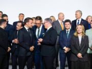 Ucraina, Meloni a Parigi tiene il punto: “No a truppe italiane ma sostegno a Kiev”