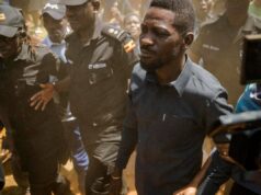 Uganda, leader opposizione Bobi Wine portato via con elicottero militare