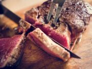 Usa e dieta, Kennedy Jr. capovolge piramide alimentare: più carne rossa e latte intero