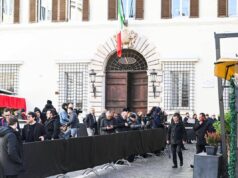 Valentino, secondo giorno di camera ardente in attesa dei funerali