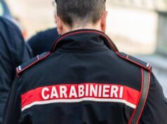 Vuole dare fuoco alla moglie, figlio nasconde accendino fino all’arrivo dei carabinieri