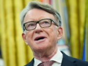 Caso Epstein, possibili altre dimissioni dopo pubblicazione messaggi WhatsApp di Mandelson