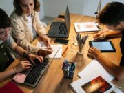 Eurispes, Italia perde 34.700 giovani l’anno e 1,7 mld pil a causa emigrazione