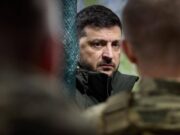 Ucraina, Zelensky: “Chiedere tregua per propaganda e continuare raid è cinismo”
