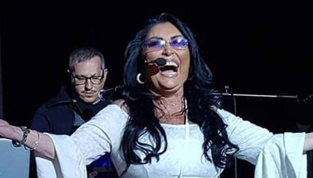 Addio a Cinzia Oscar, voce della canzone napoletana: aveva 63 anni