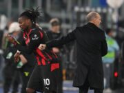 Allegri lo sostituisce, Leao ‘rifiuta’ l’abbraccio: cos’è successo in Lazio-Milan