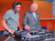 Carlo III cambia ruolo, da sovrano a DJ. E il risultato è incredibile