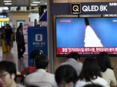 Corea del Nord lancia 10 missili verso il Mar del Giappone: tensione con Usa e Seul