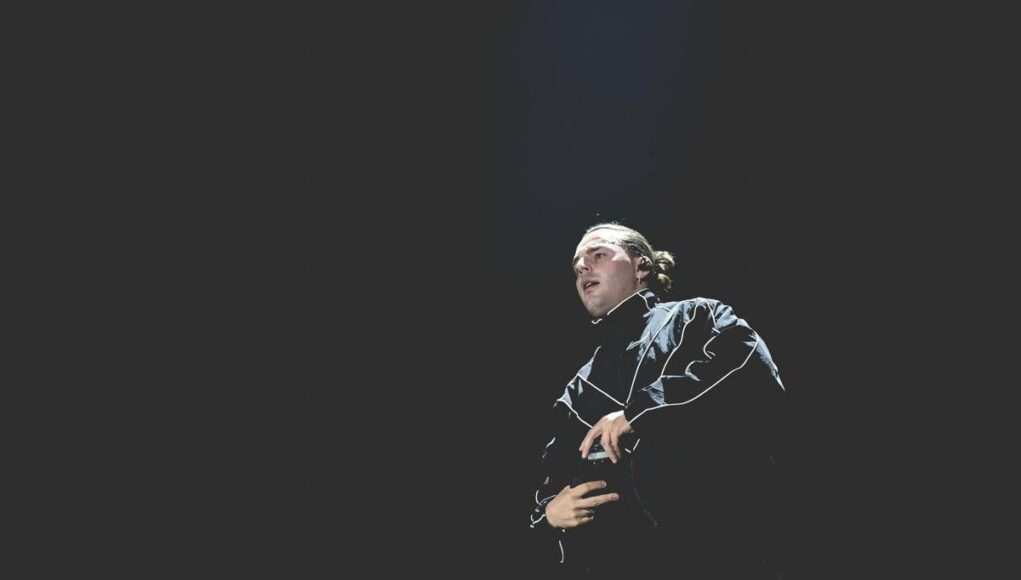 Ernia, il ‘processo’ show a Milano: il Duca è tornato a casa