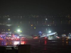 Incidente all’aeroporto LaGuardia di New York, aereo in fase di atterraggio si scontra con un veicolo