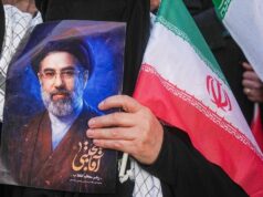 Iran, Mojtaba Khamenei: “Il nemico è stato sconfitto”. Guida suprema nega raid su Oman e Turchia