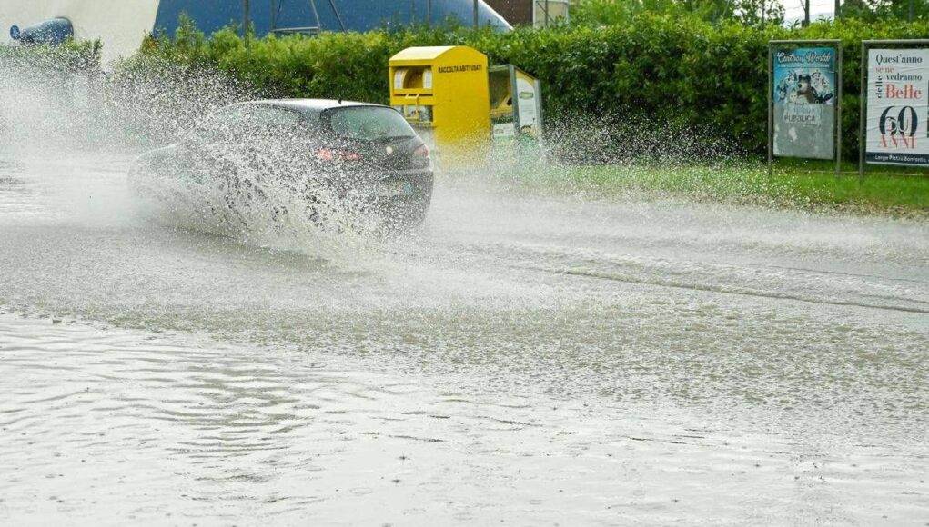 Maltempo sull’Italia, allerta meteo oggi in Calabria e Sicilia: scuole chiuse in alcuni comuni