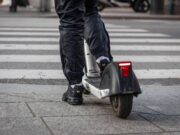 Monopattini, dal 16 maggio scatta obbligo targa e assicurazione: multe fino a 400 euro