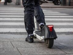 Monopattini, dal 16 maggio scatta obbligo targa e assicurazione: multe fino a 400 euro