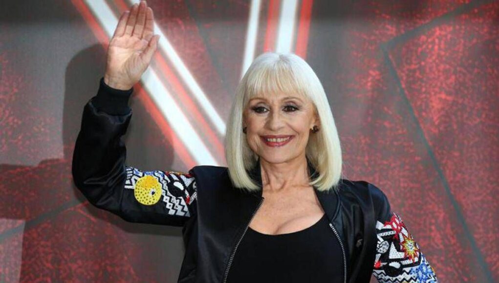 Raffaella Carrà, spunta il figlio adottivo segreto: è l’ex segretario e manager