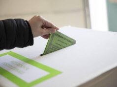 Referendum, in tv volano gli speciali sul voto e Mentana fa il botto